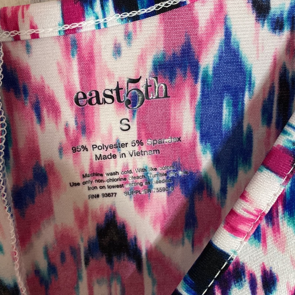 Bright Ikat Pattern Tunic - Like New - Picture 3 of 4